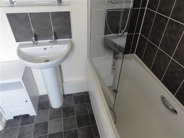 1 Bedroom House To Rent image 5